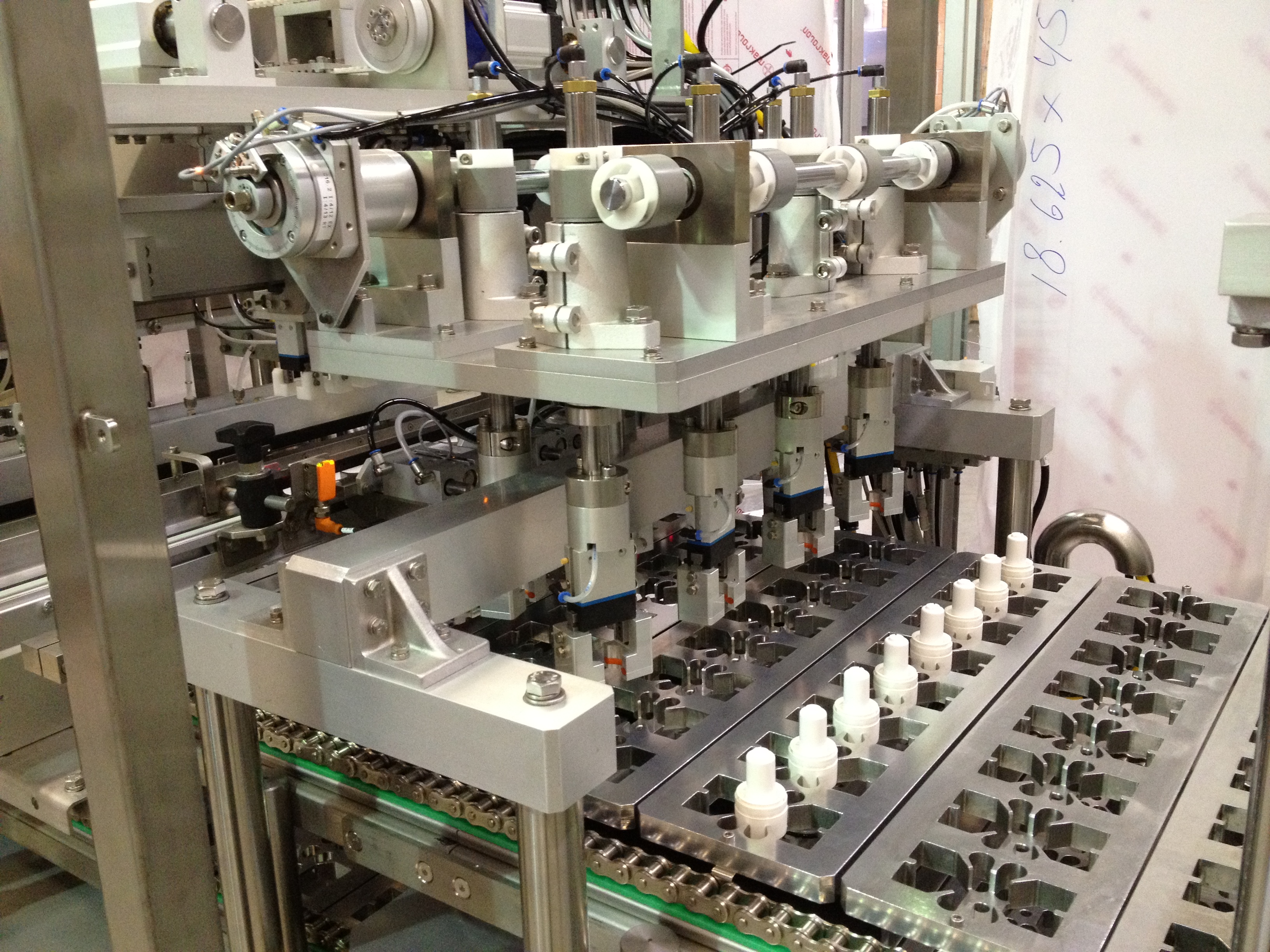 Fully Automatic Assembly Line Gizmo Cap Nuspark